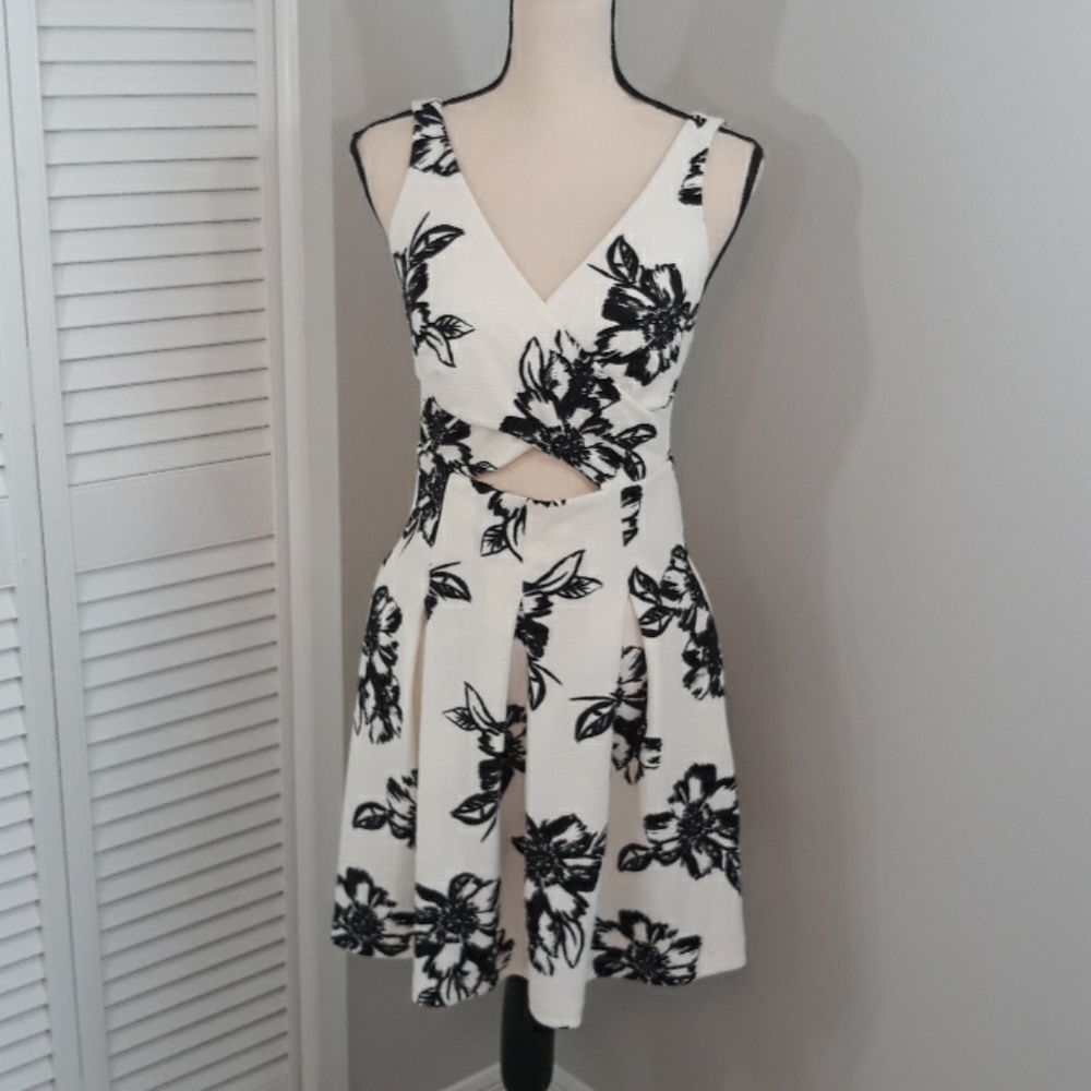 NWT Romeo & Juliet Dress Sz S